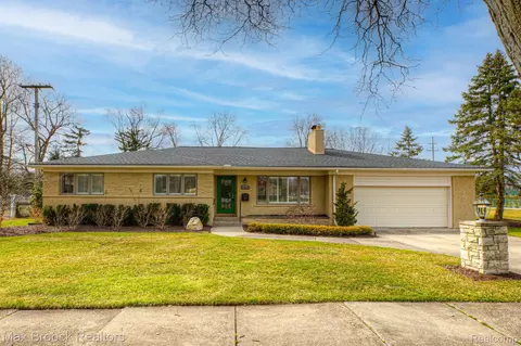 32865 Wentworth St, Beverly Hills, MI 48025