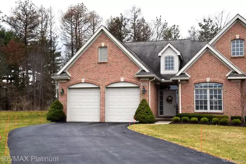 7548 Brookdale Crt Ct, Genoa, MI 48116