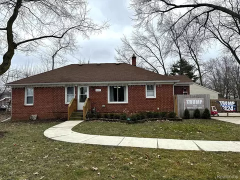 8223 Arlis St, Commerce, MI 48382