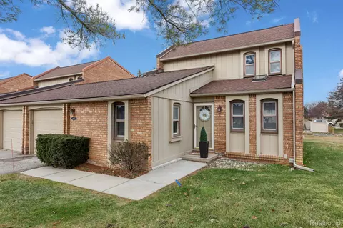 2947 Moon Lake Dr 50 17 Dr #50, West Bloomfield, MI 48323