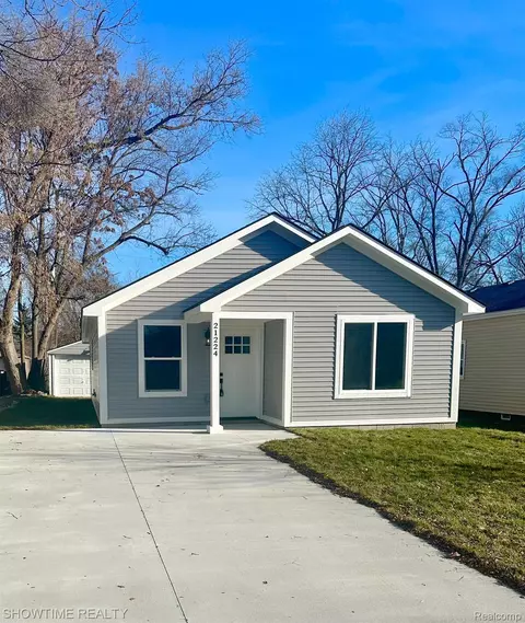 21224 Ontaga St, Farmington Hills, MI 48336
