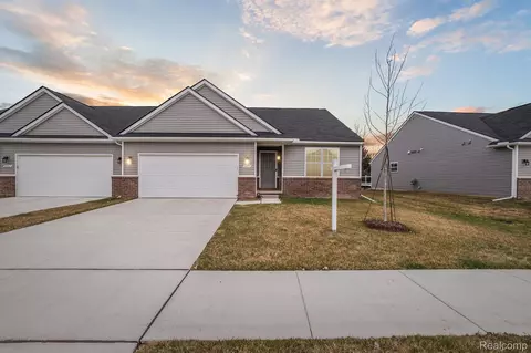 10073 Swan Lake Cir, Ypsilanti, MI 48197