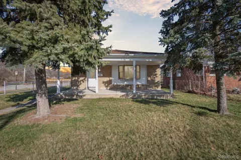 16509 Windermere Cir, Southgate, MI 48195