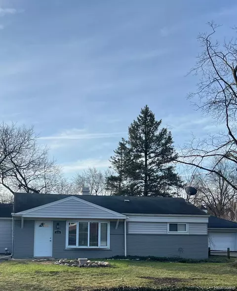 3101 Herbell Dr, Waterford, MI 48328