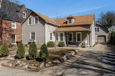 410 Rivard Blvd, Grosse Pointe, MI 48230