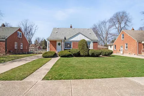 10001 Arcola St, Livonia, MI 48150
