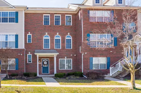 1626 Town Commons Dr, Howell, MI 48855