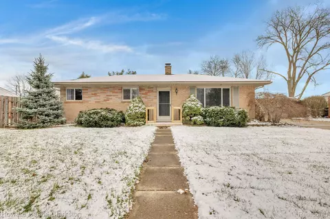 1256 Dundee Dr, Waterford, MI 48327