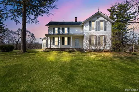 14376 Eddy Lake Rd, Fenton, MI 48430