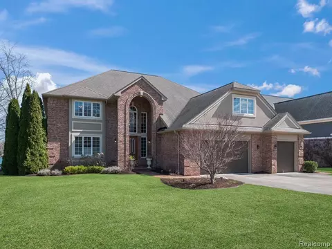 4864 Driftwood Dr, Commerce Twp, MI 48382