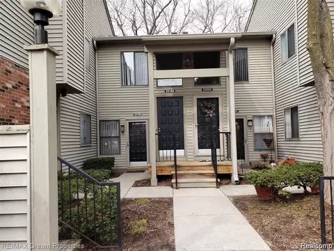 22100 Indian Creek Dr, Farmington Hills, MI 48335