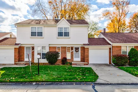 28056 Maple Forest Blvd E, Harrison, MI 48045