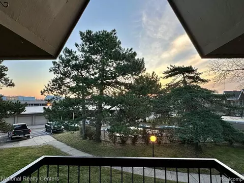 1975 Klingensmith Rd #26, Bloomfield Hills, MI 48302