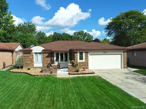 15601 Stockton Dr, Clinton Township, MI 48038