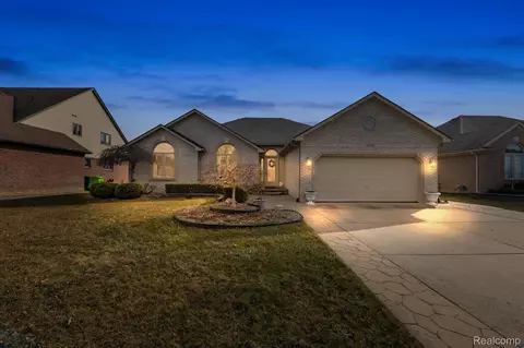 20148 Edinberg Dr, Macomb, MI 48044