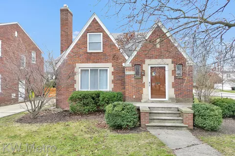 1659 Hollywood Ave, Grosse Pointe Woods, MI 48236