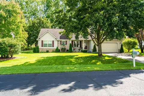 7405 Charles Crt Ct, Argentine, MI 48451