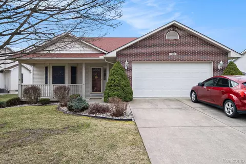 7355 Cross Creek Dr, Swartz Creek, MI 48473