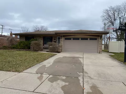 35714 Grayfield Dr, Sterling Heights, MI 48312