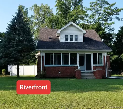 24127 Huron River Dr, Rockwood, MI 48173