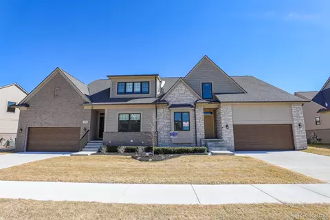 690 Brookstone Dr, Oxford, MI 48371