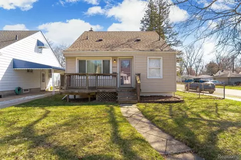 18602 Sumner, Redford, MI 48240