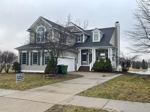 1262 Fountain View Ln, Oxford, MI 48371