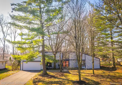 28203 Bellcrest St, Farmington Hills, MI 48334