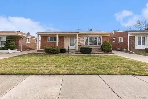 22504 Amherst St, Saint Clair Shores, MI 48081