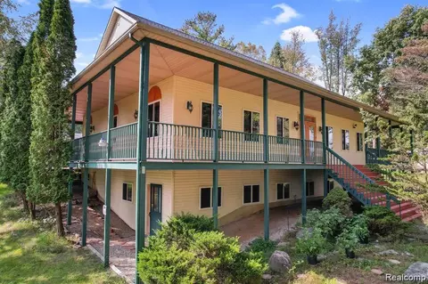 10515 N Latson Rd, Howell, MI 48855