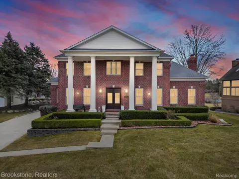 53384 Pondview Dr, Shelby Township, MI 48315