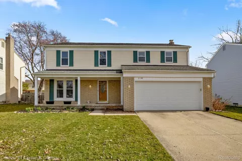 2139 W Roundtable Dr, Canton, MI 48188