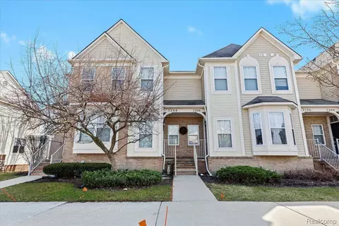 7208 Heron Hills Dr, Wolverine Lake, MI 48390