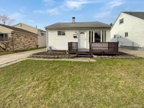 28448 Dawson St, Garden City, MI 48135
