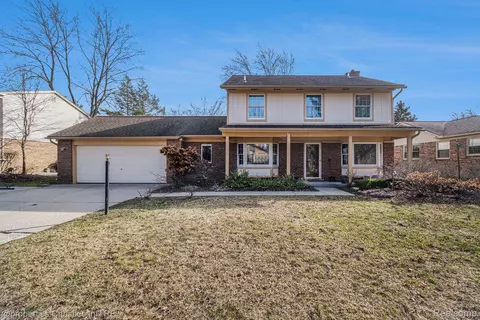 35521 Tall Pine Rd, Farmington, MI 48335