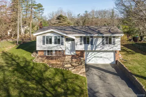 4190 Woodcock Way, Highland, MI 48357