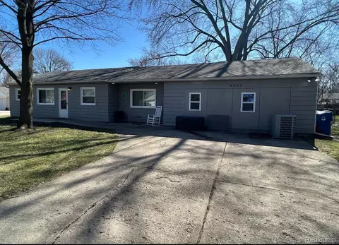 6225 Monrovia Dr, Waterford, MI 48329