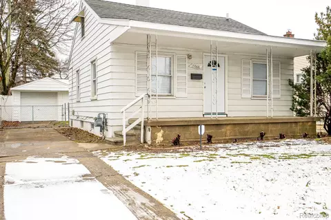19388 Kenosha St, Harper Woods, MI 48225
