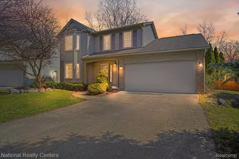 47226 Scarlet Dr S, Novi, MI 48374