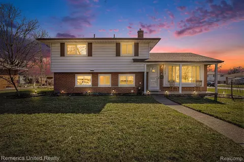 38847 Orangelawn St, Livonia, MI 48150