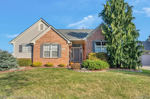4759 Sunderland Dr, Sterling Heights, MI 48314
