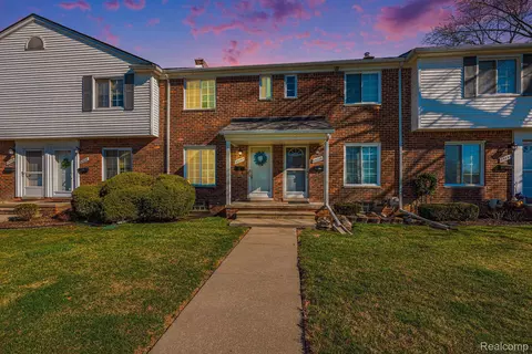 23227 Edsel Frd, Saint Clair Shores, MI 48080