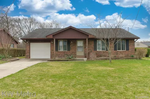 2140 Elmcrest Rd, Sterling Heights, MI 48310