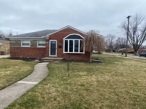 21720 E 13 Mile Rd, Saint Clair Shores, MI 48082