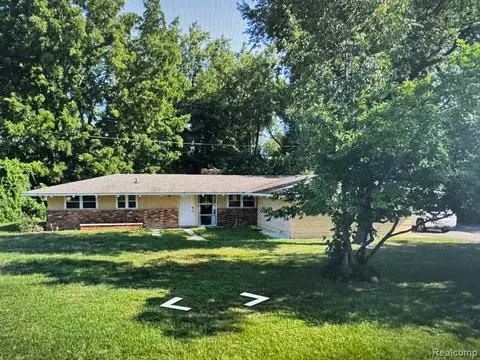 3627 Shallow Brook Dr, Bloomfield Hills, MI 48302