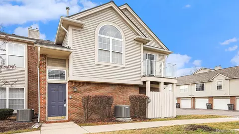 43325 Woodbridge Dr, Clinton Township, MI 48038