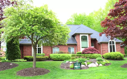 3719 Cedar Brook Dr, Rochester Hills, MI 48309