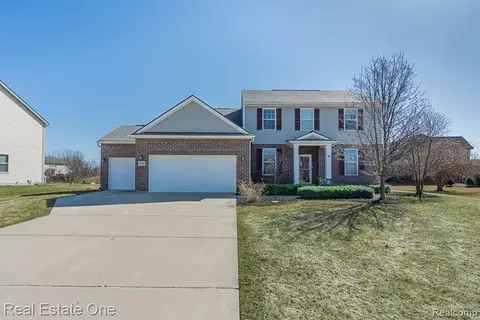 794 Wynstone Cir S, Oakland, MI 48363