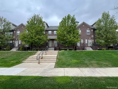 1705 E 14 Mile Rd #6, Fraser, MI 48026