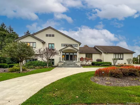 2103 Pippin Crt Ct, Troy, MI 48098